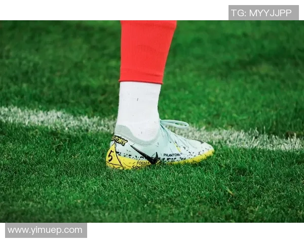 足球球星球鞋使用寿命揭秘:一般穿多久才需要更换和保养技巧 足球球星球鞋使用寿命揭秘:一般穿多久才需要更换和保养技巧